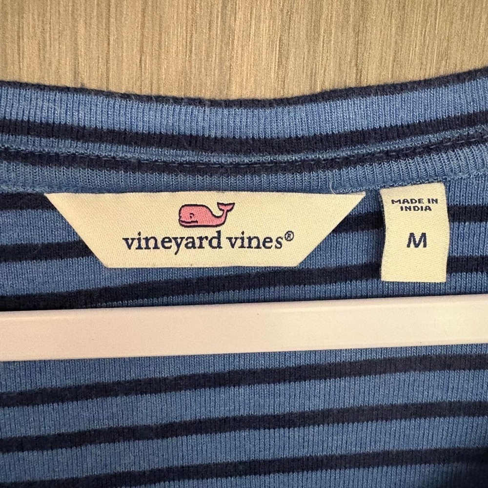 Vineyard Vines Blue Striped Ribbed Tee Size M Whale Logo Short Sleeve Top - Picture 3 of 5